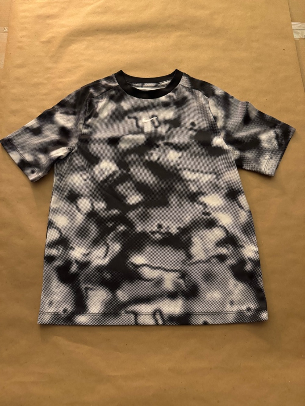 Nike Boys NWOT Dri-Fit T-shirt Size Large Black/Gray /White Short Sleeve Preppy